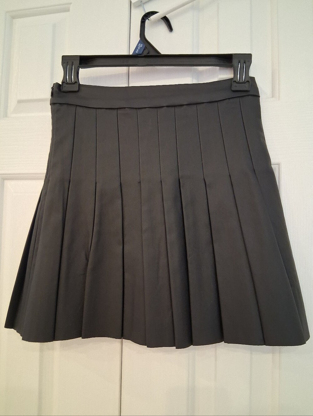 Faux Leather Pleated Women's Skirt - Picture 6 of 10